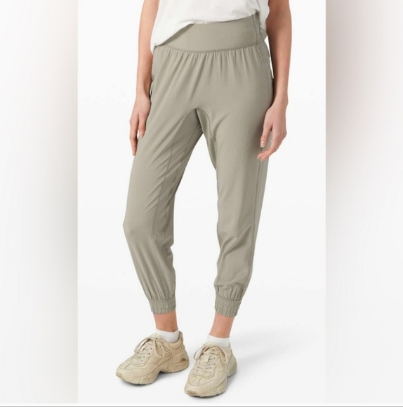 Lululemon Sun Setter Jogger Womens 4 Iron Grey - Picture 1 of 10
